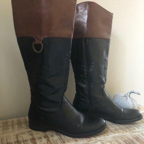 Beautiful pair of Two Toned Boots 🖤🤎 - Picture 2 of 8